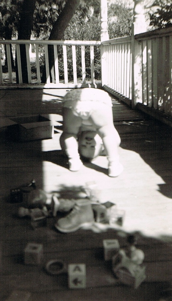 1953.04.10_Mom_on_the_front_porch